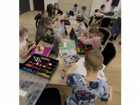 LEGO, eko-kolaże i barwne grafiki
